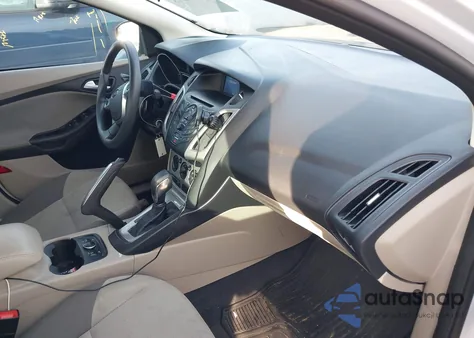 2013 Ford Focus Se z USA, uszkodzony, nr VIN 1FADP3F29DL239824